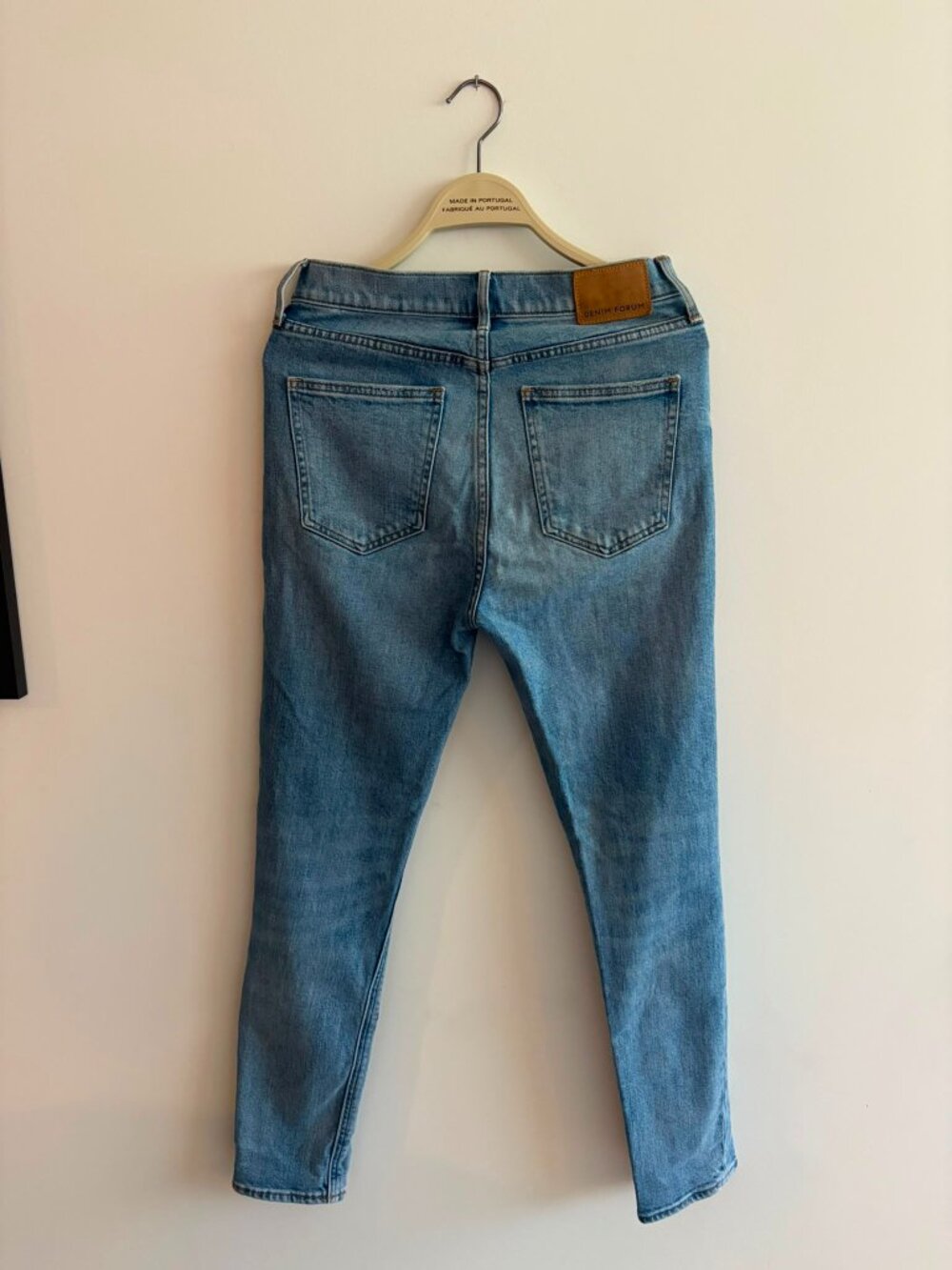 Aritzia Denim Forum The Yoko High Rise Slim Jeans | Light Wash | Size 27 - Picture 2 of 4